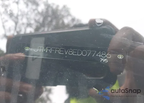 2014 Toyota Rav4 Xle z USA, uszkodzony, nr VIN JTMRFREV8ED077486